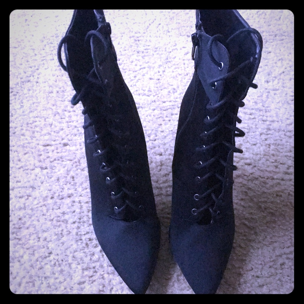 Sexy black tie-up booties🖤